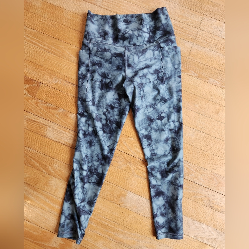 Athleta Salutation Stash 7/8 Tights in Blue Green Marble Print - Size Small